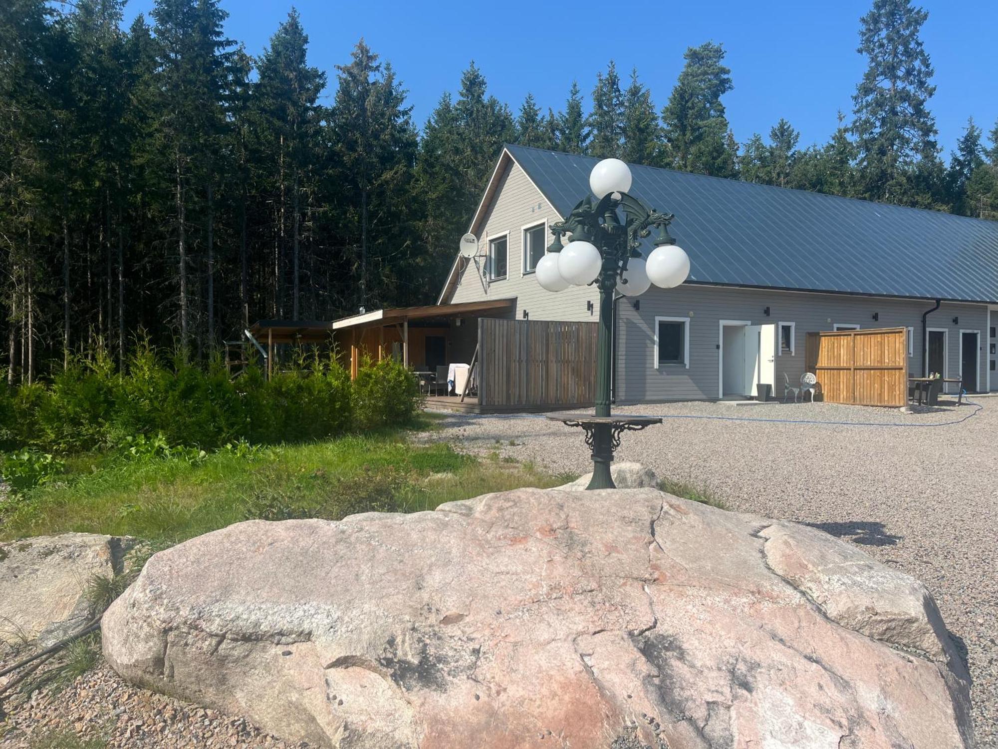 Gaeststuga 100M Fran Sjoen Vislanda Exterior photo
